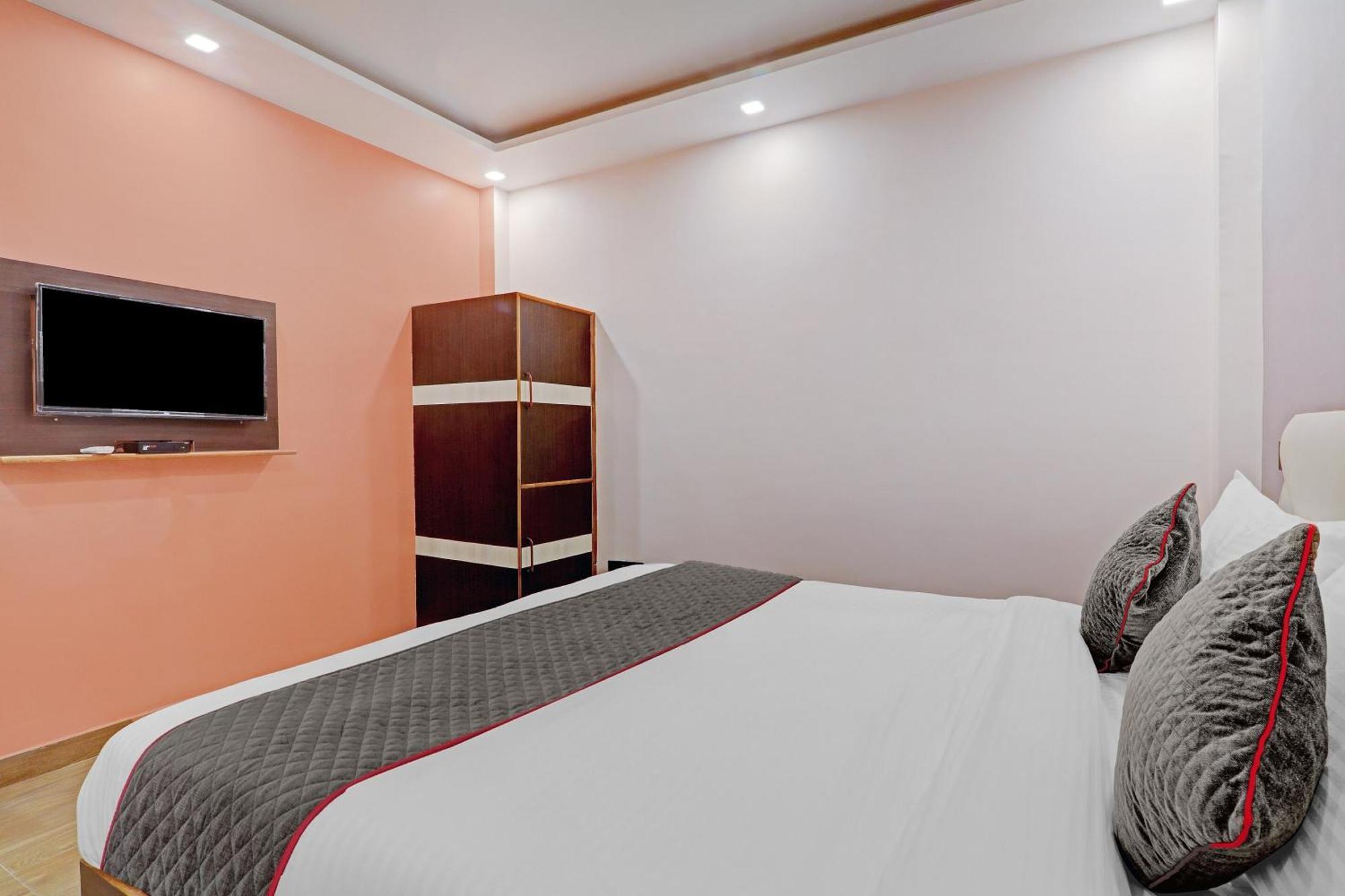 Super Townhouse Riddhi Residency Hotell Lucknow Eksteriør bilde