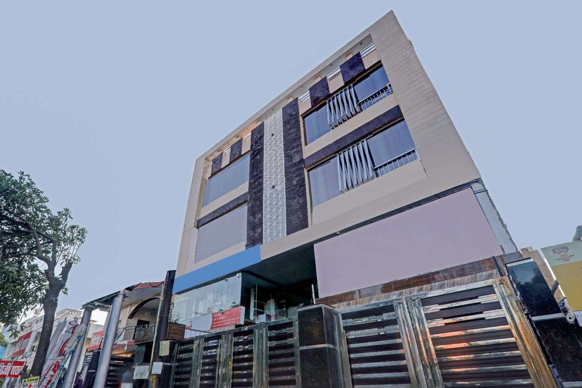 Super Townhouse Riddhi Residency Hotell Lucknow Eksteriør bilde